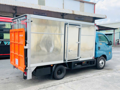 XE TẢI K250 THÙNG KÍN BỬNG NÂNG 1 tấn 9 THÙNG DÀI 3m5