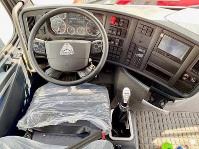 ĐẦU KÉO SINOTRUK HOWO T7H 440PS ĐỘNG CƠ MAN NHẬP KHẨU