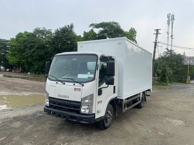 ISUZU QKR 210 Tải 1.9Tấn Thùng Kín Dài 4m4