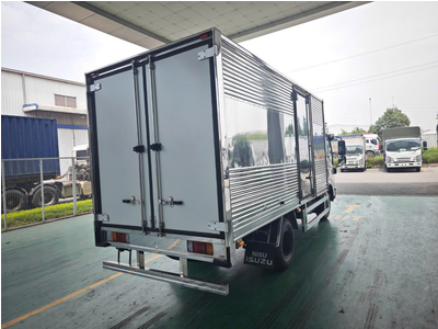 Isuzu 2.7 Tấn – QKR270 – Xe Tải Thùng Kín Dài 4.4m (QKR77HE5)