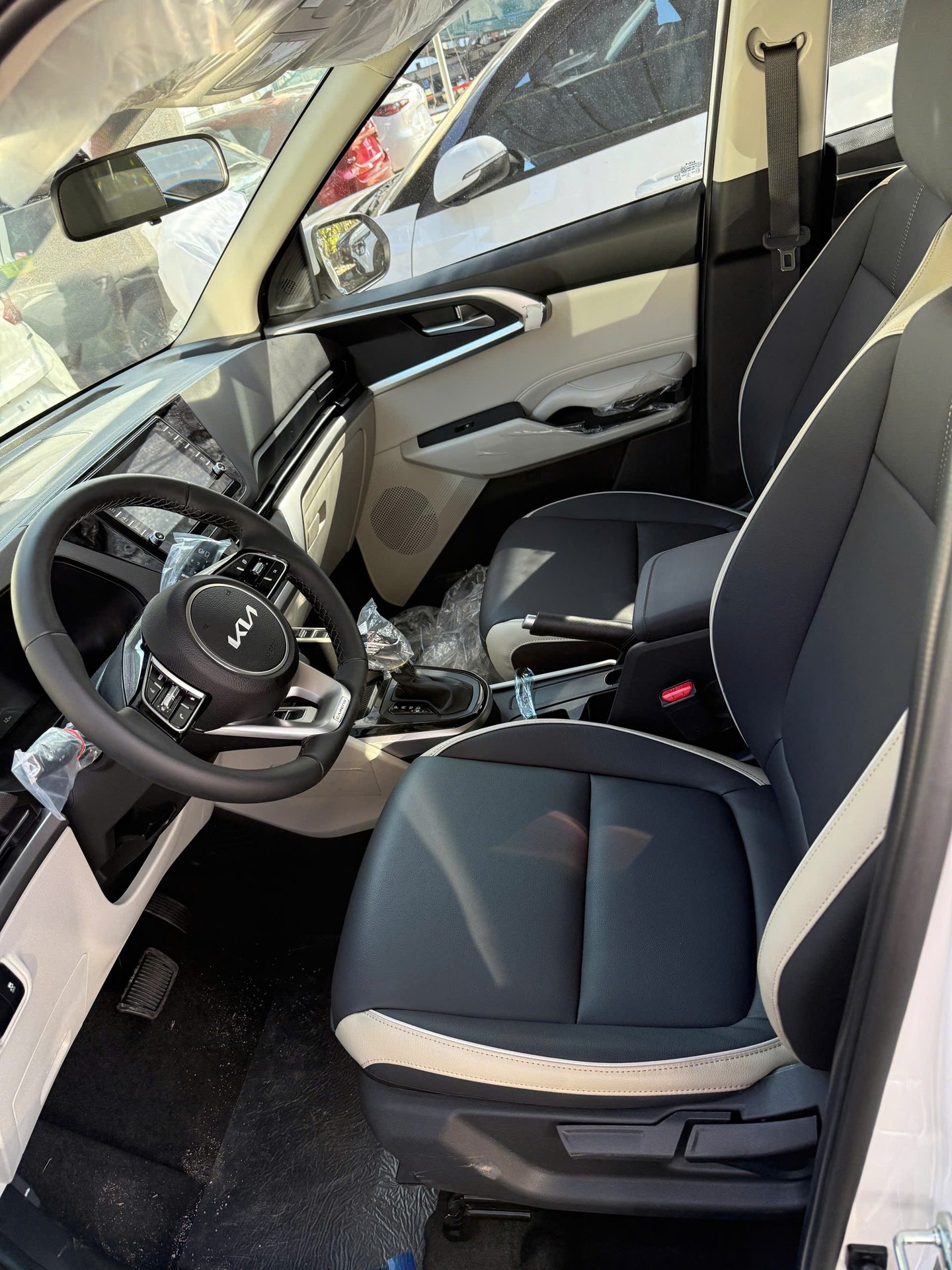 KIA Carens 1.5G DELUX
