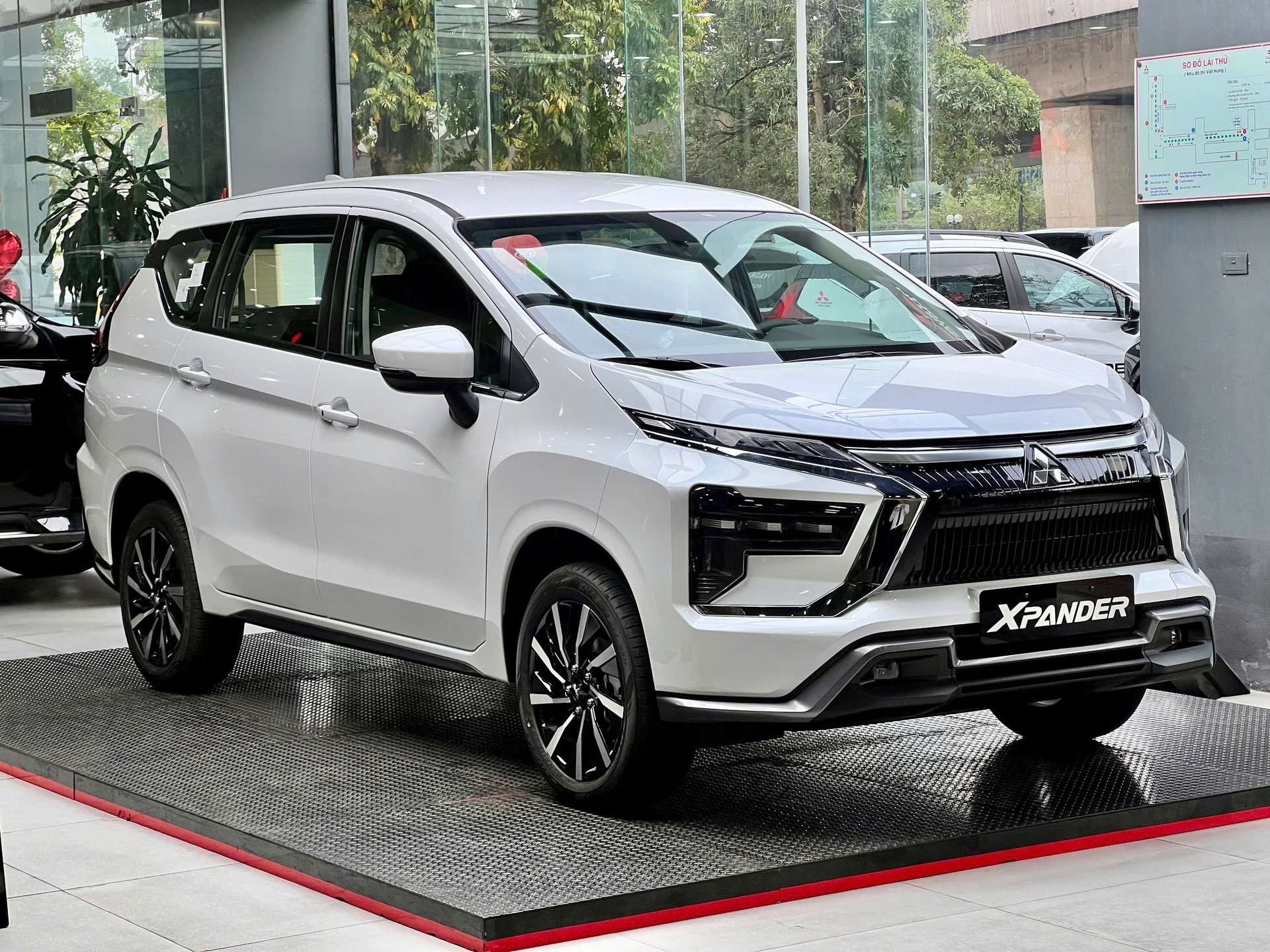 Mitsubishi Xpander AT Premium