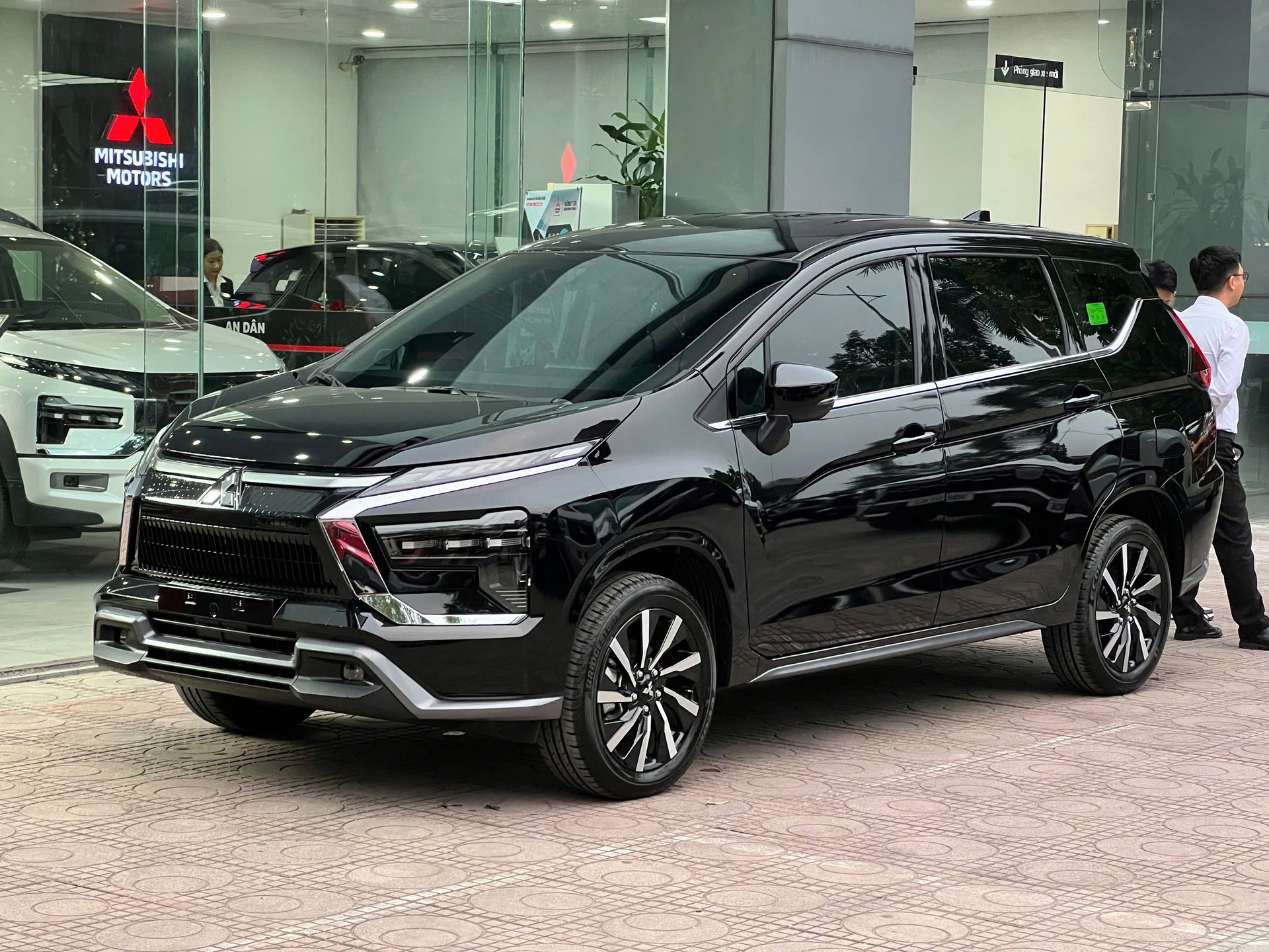Mitsubishi Xpander AT Premium
