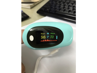 ZM - 700-02 . heart rate and oxygen meter